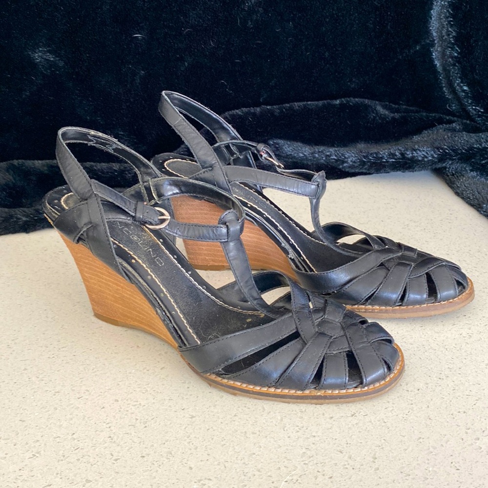 Bandolino wedge shoe